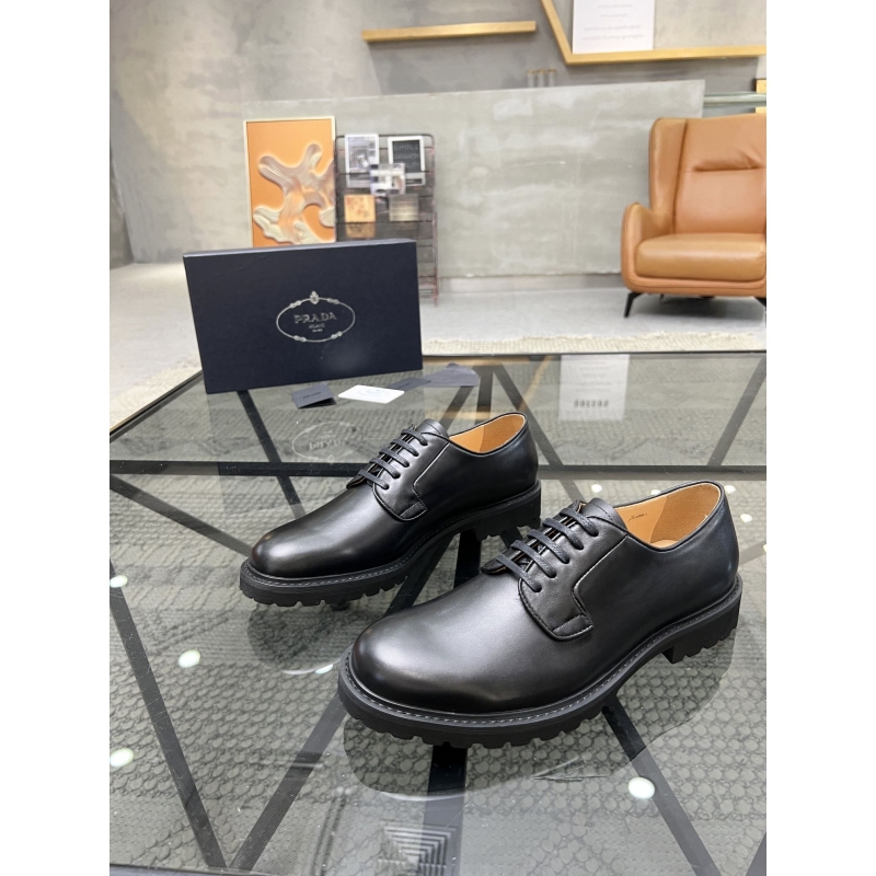 Pra*a leather shoes